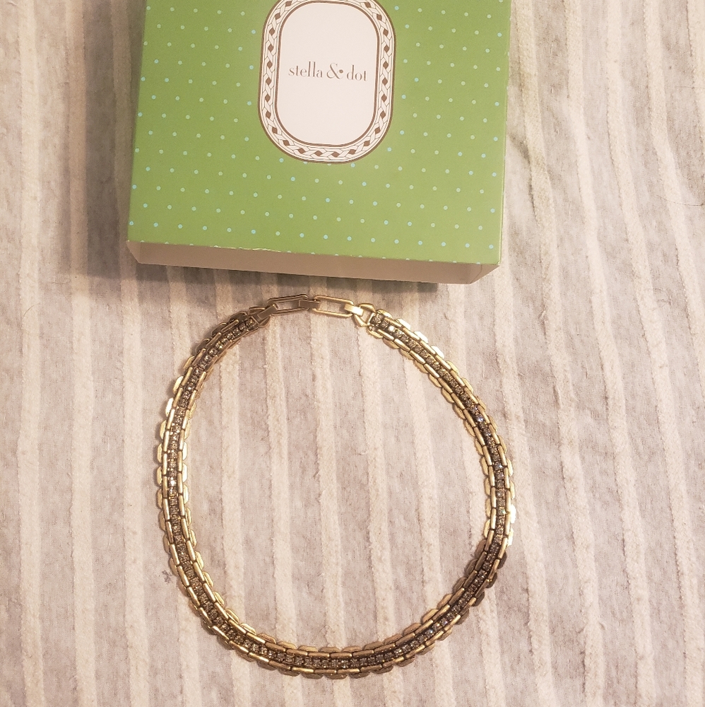 Stella and Dot Gold necklace